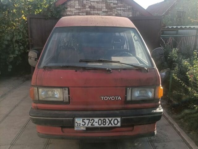 Красный Тойота Лит Айс, объемом двигателя 2 л и пробегом 400 тыс. км за 534 $, фото 3 на Automoto.ua