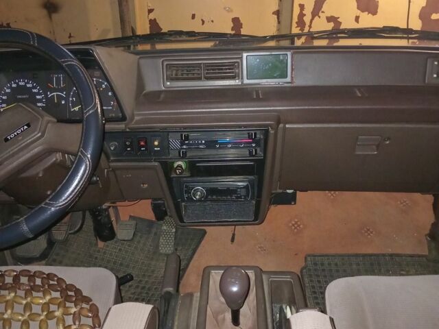 Сірий Тойота Літ Айс, об'ємом двигуна 2 л та пробігом 282 тис. км за 2130 $, фото 3 на Automoto.ua