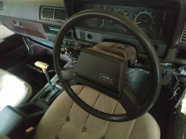 Белый Тойота Марк 2, объемом двигателя 2 л и пробегом 400 тыс. км за 1000 $, фото 11 на Automoto.ua