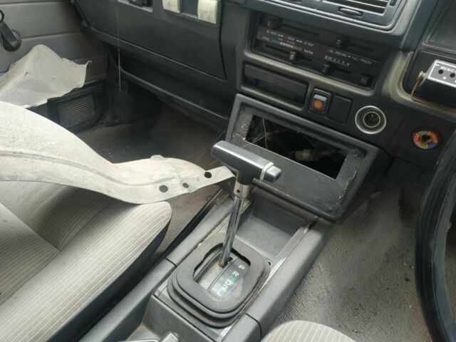 Белый Тойота Марк 2, объемом двигателя 2 л и пробегом 400 тыс. км за 1000 $, фото 4 на Automoto.ua