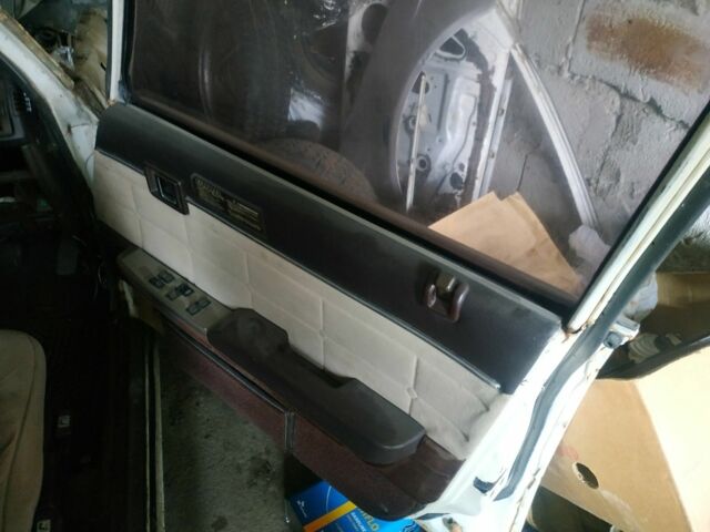 Белый Тойота Марк 2, объемом двигателя 2 л и пробегом 400 тыс. км за 1000 $, фото 14 на Automoto.ua