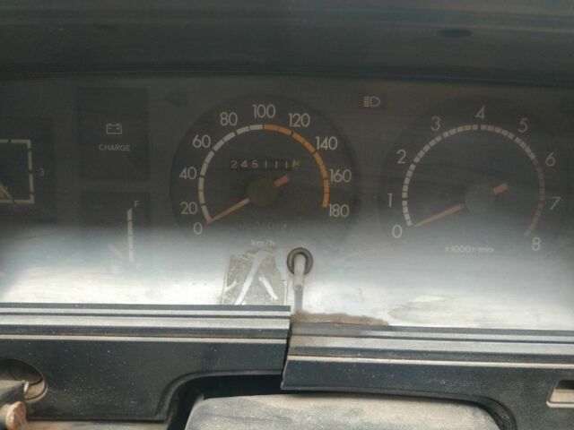 Белый Тойота Марк 2, объемом двигателя 2 л и пробегом 400 тыс. км за 1000 $, фото 3 на Automoto.ua