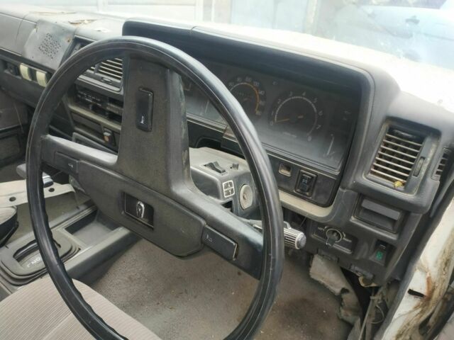 Белый Тойота Марк 2, объемом двигателя 2 л и пробегом 400 тыс. км за 1000 $, фото 9 на Automoto.ua