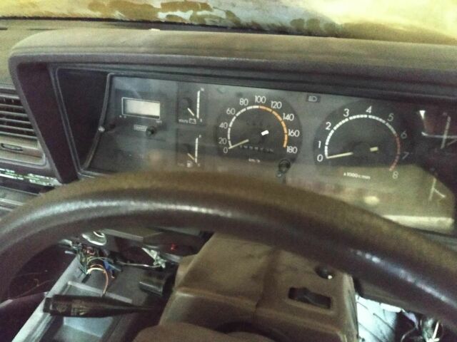 Белый Тойота Марк 2, объемом двигателя 2 л и пробегом 400 тыс. км за 1000 $, фото 16 на Automoto.ua