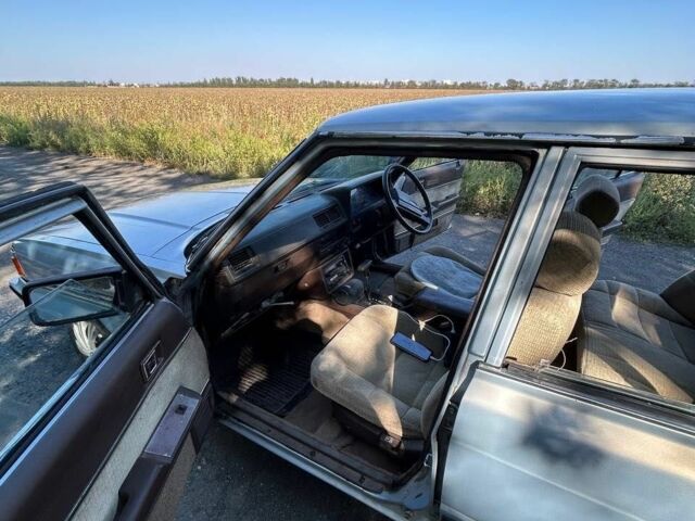 Серый Тойота Марк 2, объемом двигателя 2.2 л и пробегом 300 тыс. км за 1000 $, фото 3 на Automoto.ua