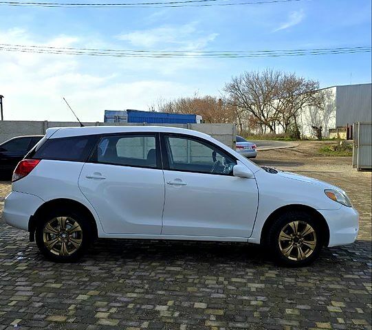 Білий Тойота Matrix, об'ємом двигуна 1.8 л та пробігом 260 тис. км за 55000 $, фото 5 на Automoto.ua