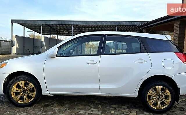 Белый Тойота Матрикс, объемом двигателя 1.8 л и пробегом 260 тыс. км за 55000 $, фото 2 на Automoto.ua