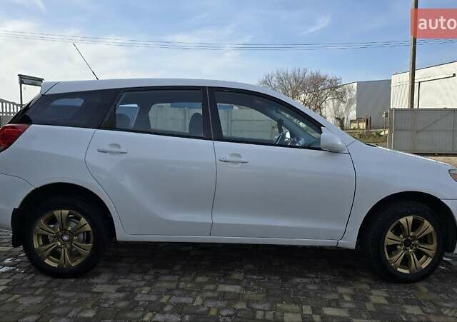 Белый Тойота Матрикс, объемом двигателя 1.79 л и пробегом 200 тыс. км за 5500 $, фото 5 на Automoto.ua