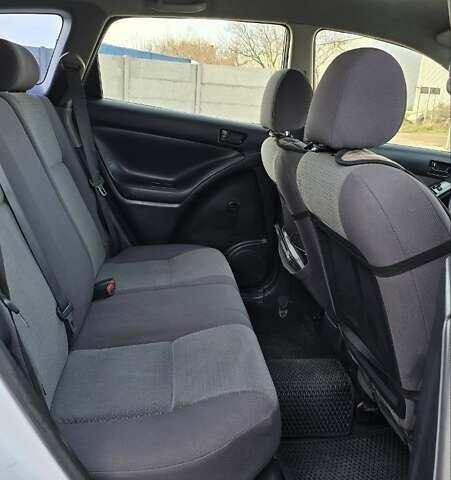 Белый Тойота Матрикс, объемом двигателя 1.79 л и пробегом 200 тыс. км за 5500 $, фото 4 на Automoto.ua