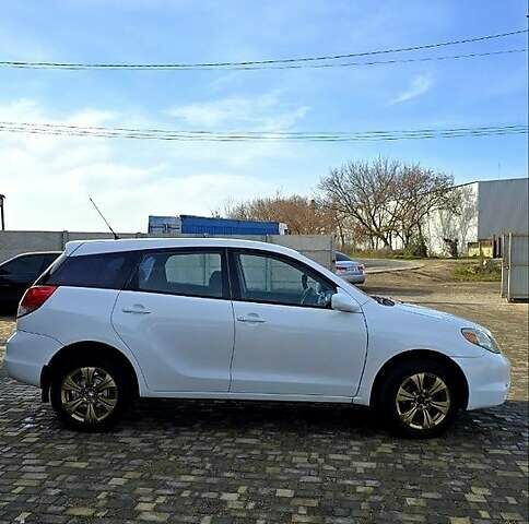 Белый Тойота Матрикс, объемом двигателя 1.8 л и пробегом 260 тыс. км за 55000 $, фото 4 на Automoto.ua