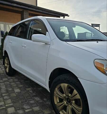 Белый Тойота Матрикс, объемом двигателя 1.79 л и пробегом 200 тыс. км за 5500 $, фото 1 на Automoto.ua