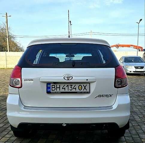 Белый Тойота Матрикс, объемом двигателя 1.8 л и пробегом 260 тыс. км за 55000 $, фото 5 на Automoto.ua