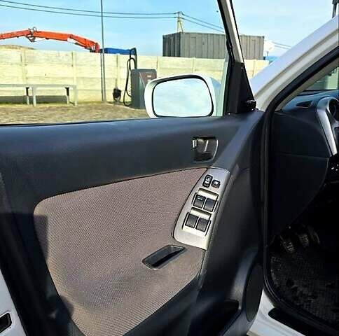 Белый Тойота Матрикс, объемом двигателя 1.8 л и пробегом 260 тыс. км за 55000 $, фото 8 на Automoto.ua