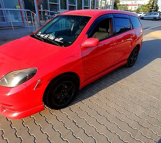 Красный Тойота Матрикс, объемом двигателя 1.8 л и пробегом 285 тыс. км за 4600 $, фото 1 на Automoto.ua