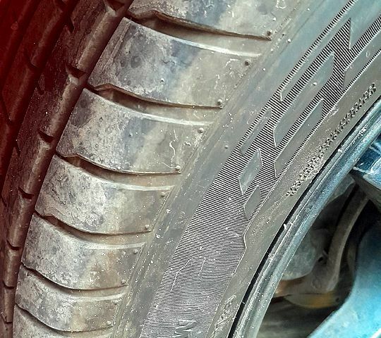 Красный Тойота Матрикс, объемом двигателя 1.8 л и пробегом 285 тыс. км за 4600 $, фото 12 на Automoto.ua