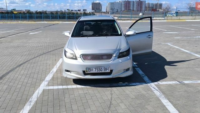 Серый Тойота Матрикс, объемом двигателя 1.8 л и пробегом 250 тыс. км за 3700 $, фото 2 на Automoto.ua