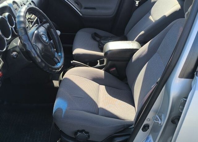 Сірий Тойота Matrix, об'ємом двигуна 1.8 л та пробігом 250 тис. км за 3700 $, фото 6 на Automoto.ua