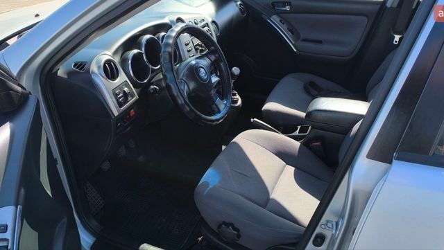 Серый Тойота Матрикс, объемом двигателя 1.8 л и пробегом 250 тыс. км за 3700 $, фото 1 на Automoto.ua