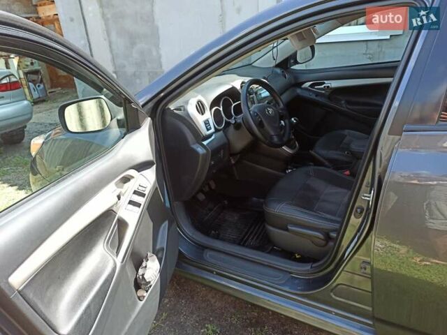 Сірий Тойота Matrix, об'ємом двигуна 2.36 л та пробігом 153 тис. км за 10300 $, фото 7 на Automoto.ua