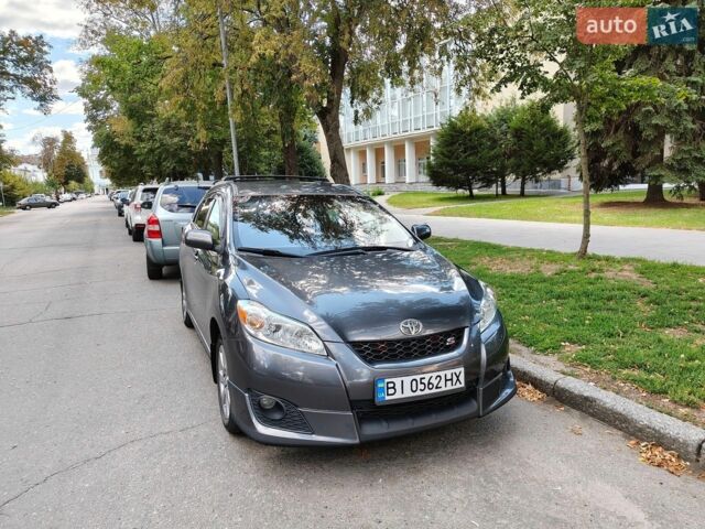 Серый Тойота Матрикс, объемом двигателя 2.4 л и пробегом 165 тыс. км за 9100 $, фото 1 на Automoto.ua