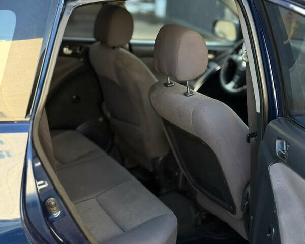 Синій Тойота Matrix, об'ємом двигуна 1.8 л та пробігом 250 тис. км за 4999 $, фото 13 на Automoto.ua