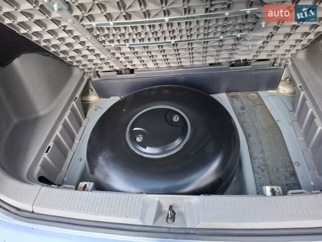 Синій Тойота Matrix, об'ємом двигуна 1.8 л та пробігом 247 тис. км за 4700 $, фото 45 на Automoto.ua