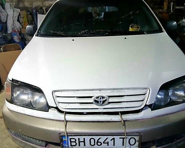 Белый Тойота Пикник, объемом двигателя 2.2 л и пробегом 600 тыс. км за 1800 $, фото 3 на Automoto.ua