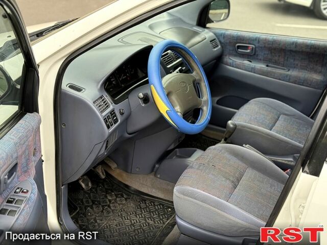 Белый Тойота Пикник, объемом двигателя 2 л и пробегом 0 тыс. км за 2950 $, фото 4 на Automoto.ua