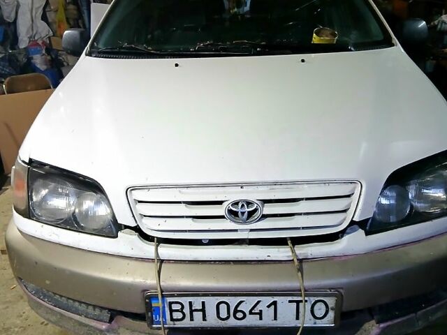 Белый Тойота Пикник, объемом двигателя 2.2 л и пробегом 600 тыс. км за 1800 $, фото 4 на Automoto.ua