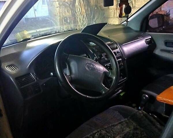 Белый Тойота Пикник, объемом двигателя 2.2 л и пробегом 600 тыс. км за 1800 $, фото 1 на Automoto.ua