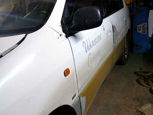 Белый Тойота Пикник, объемом двигателя 2.2 л и пробегом 600 тыс. км за 1800 $, фото 3 на Automoto.ua