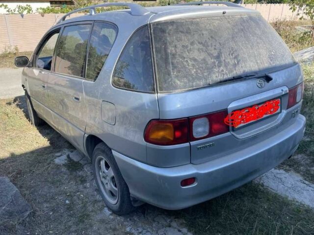 Серый Тойота Пикник, объемом двигателя 0 л и пробегом 190 тыс. км за 2000 $, фото 2 на Automoto.ua