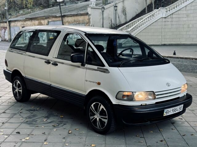 Белый Тойота Превиа, объемом двигателя 2.4 л и пробегом 340 тыс. км за 2600 $, фото 2 на Automoto.ua