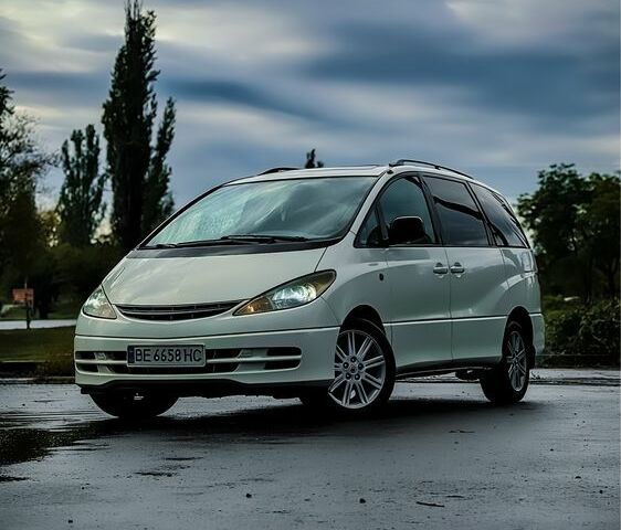 Белый Тойота Превиа, объемом двигателя 2.4 л и пробегом 280 тыс. км за 5299 $, фото 1 на Automoto.ua