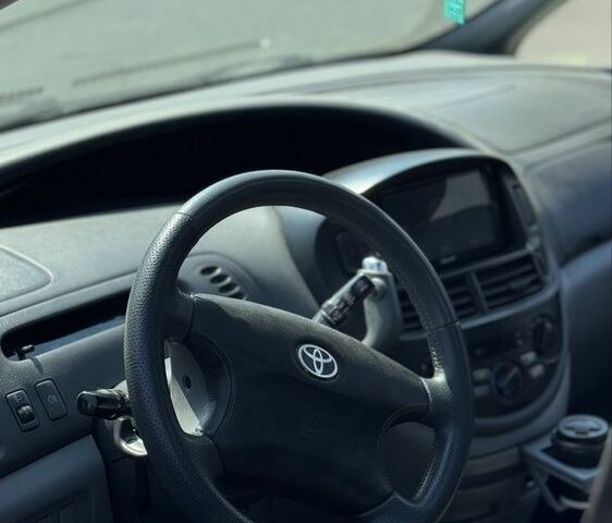 Белый Тойота Превиа, объемом двигателя 2.4 л и пробегом 280 тыс. км за 5299 $, фото 3 на Automoto.ua