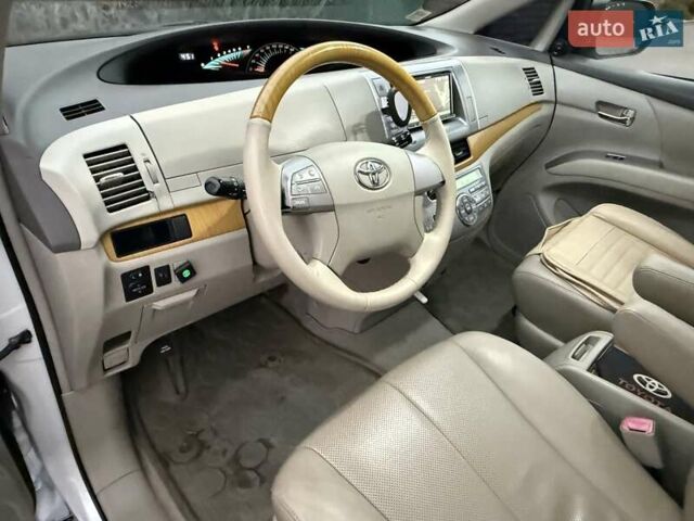 Белый Тойота Превиа, объемом двигателя 2.36 л и пробегом 182 тыс. км за 9500 $, фото 37 на Automoto.ua