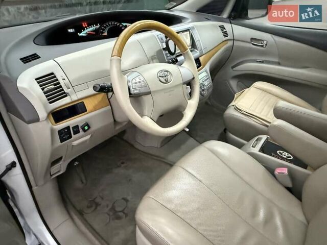 Белый Тойота Превиа, объемом двигателя 2.36 л и пробегом 182 тыс. км за 9500 $, фото 36 на Automoto.ua
