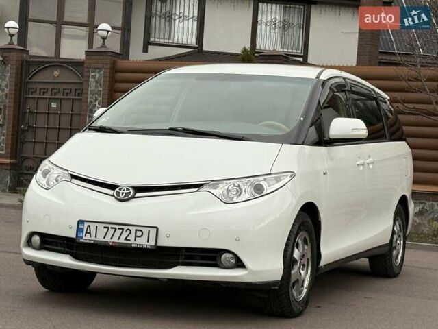 Белый Тойота Превиа, объемом двигателя 2.36 л и пробегом 182 тыс. км за 9500 $, фото 2 на Automoto.ua