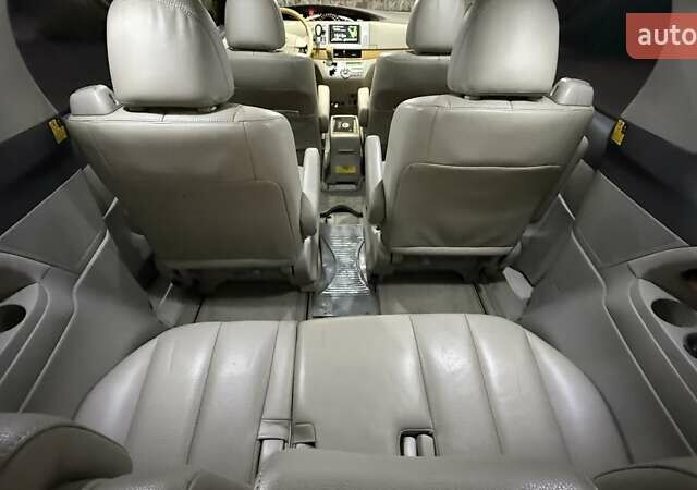 Белый Тойота Превиа, объемом двигателя 2.36 л и пробегом 182 тыс. км за 9500 $, фото 88 на Automoto.ua