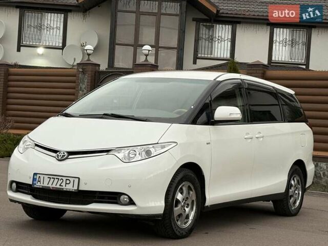 Белый Тойота Превиа, объемом двигателя 2.36 л и пробегом 182 тыс. км за 9500 $, фото 5 на Automoto.ua