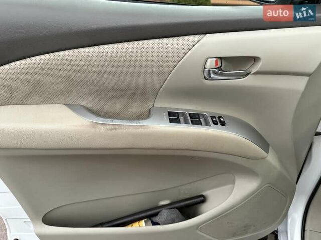 Белый Тойота Превиа, объемом двигателя 2.36 л и пробегом 182 тыс. км за 9500 $, фото 42 на Automoto.ua