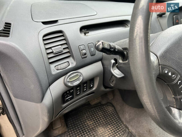 Бежевый Тойота Превиа, объемом двигателя 2.4 л и пробегом 185 тыс. км за 8500 $, фото 27 на Automoto.ua