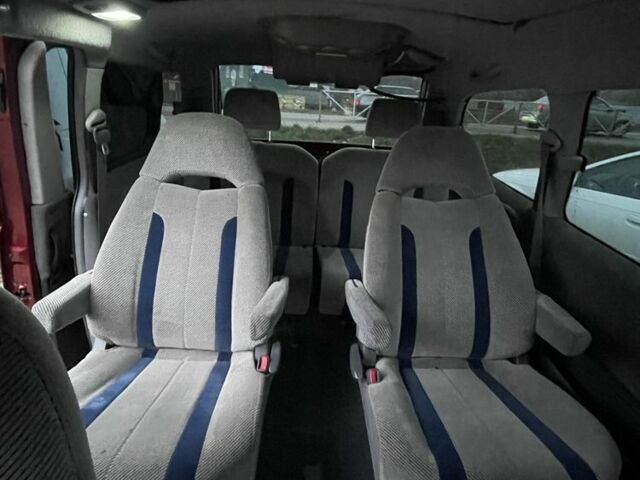 Красный Тойота Превиа, объемом двигателя 2.4 л и пробегом 460 тыс. км за 2500 $, фото 7 на Automoto.ua