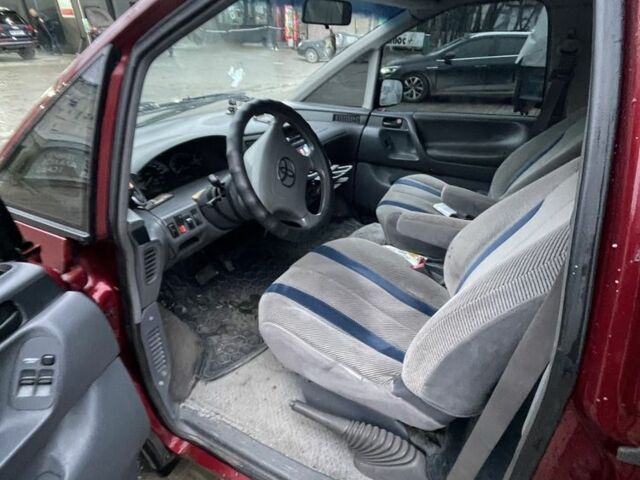 Красный Тойота Превиа, объемом двигателя 2.4 л и пробегом 460 тыс. км за 2500 $, фото 5 на Automoto.ua