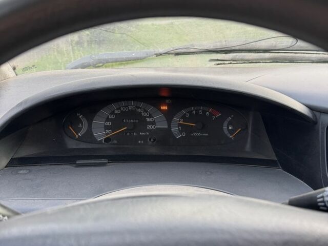 Красный Тойота Превиа, объемом двигателя 2.4 л и пробегом 410 тыс. км за 2200 $, фото 7 на Automoto.ua