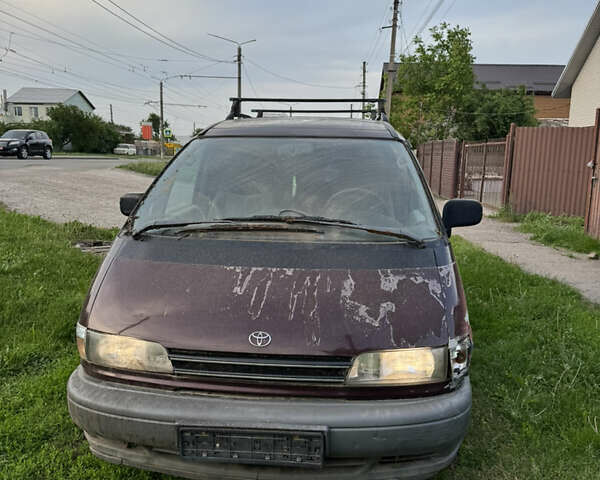 Красный Тойота Превиа, объемом двигателя 2.4 л и пробегом 410 тыс. км за 2400 $, фото 1 на Automoto.ua