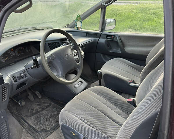 Красный Тойота Превиа, объемом двигателя 2.4 л и пробегом 410 тыс. км за 2400 $, фото 6 на Automoto.ua