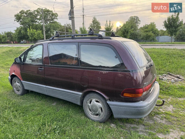 Красный Тойота Превиа, объемом двигателя 2.4 л и пробегом 410 тыс. км за 2400 $, фото 2 на Automoto.ua