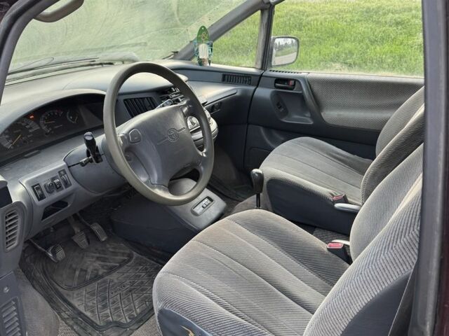 Красный Тойота Превиа, объемом двигателя 2.4 л и пробегом 410 тыс. км за 2200 $, фото 6 на Automoto.ua