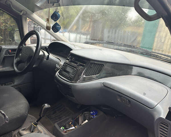 Серый Тойота Превиа, объемом двигателя 2.4 л и пробегом 450 тыс. км за 3500 $, фото 3 на Automoto.ua